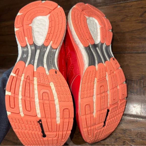 Adidas Women's Bright Red Sneakers NWT size 6 athlete running atheleisure - Picture 4 of 7